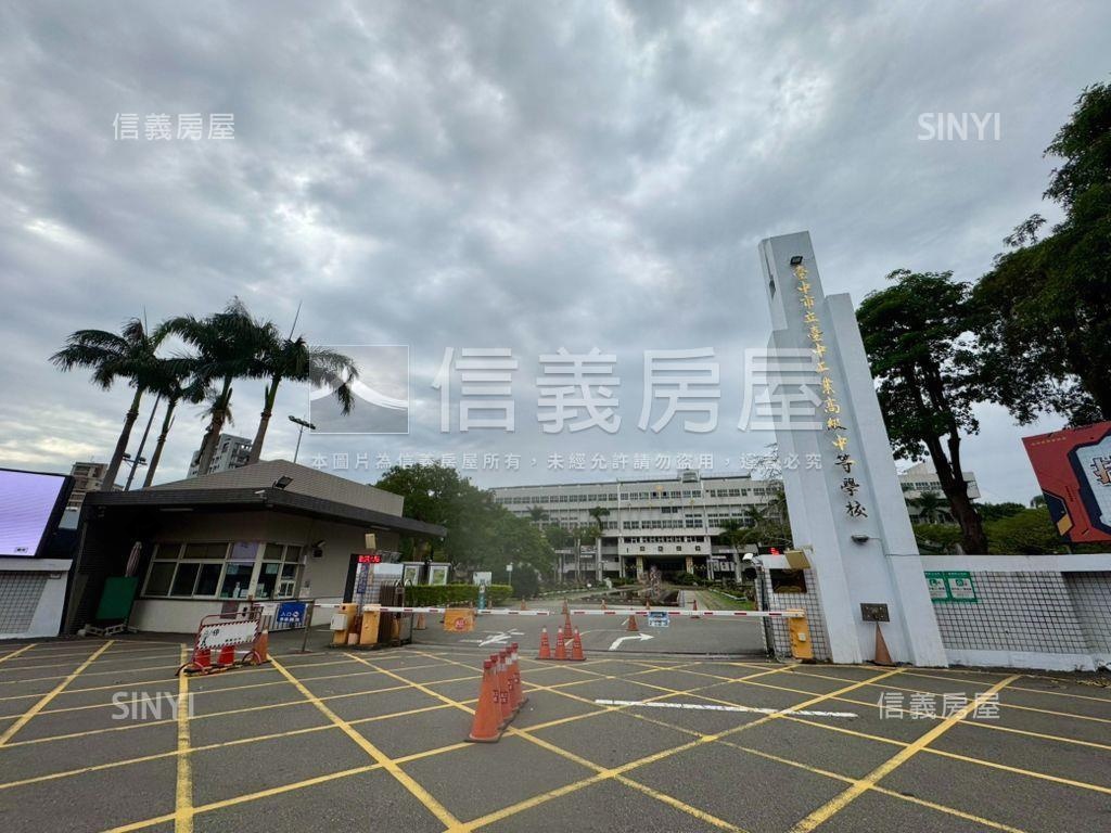 新月灣｜四房樹梢戶附車位房屋室內格局與周邊環境