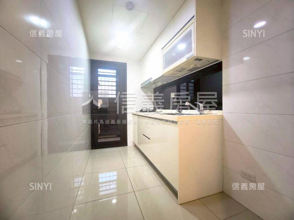 景觀南勢大全聯３房車位房屋室內格局與周邊環境