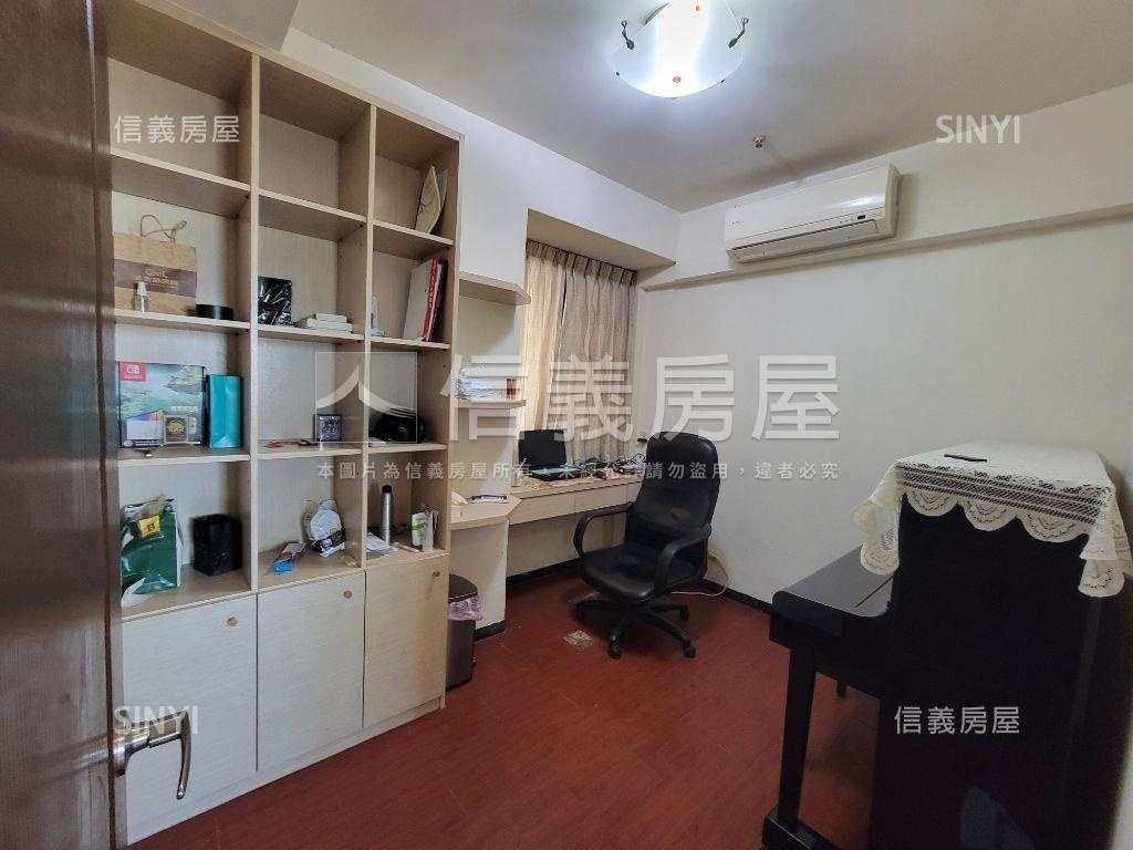 哈佛名門三房車位房屋室內格局與周邊環境