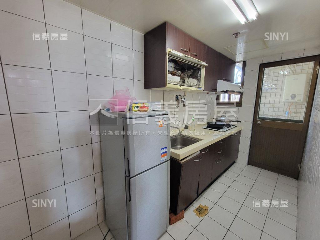 哈佛名門三房車位房屋室內格局與周邊環境