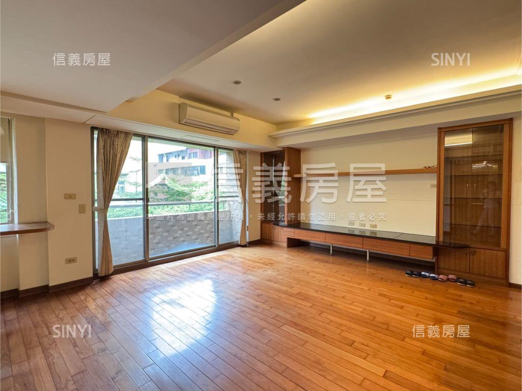 向上市場三房平車房屋室內格局與周邊環境