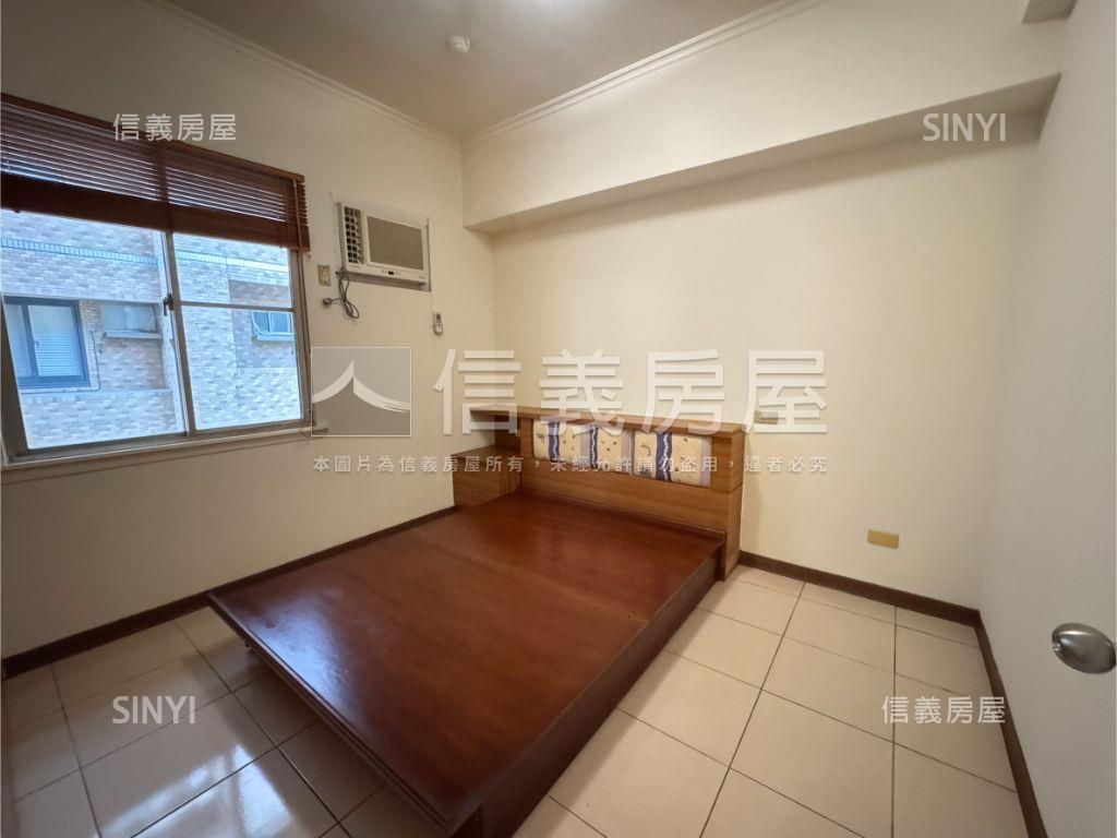 向上市場三房平車房屋室內格局與周邊環境