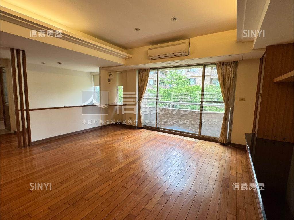 向上市場三房平車房屋室內格局與周邊環境