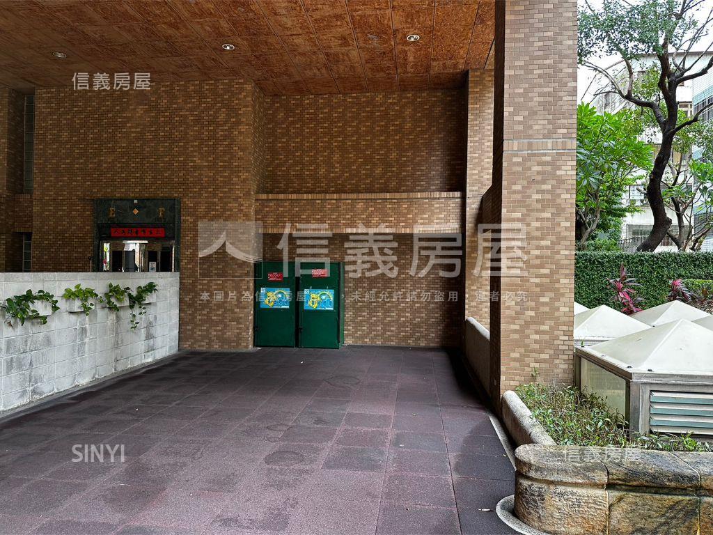 向上市場三房平車房屋室內格局與周邊環境