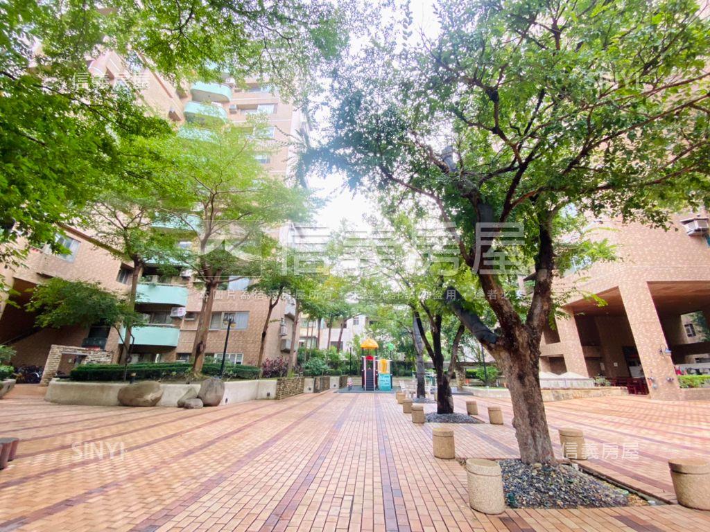 向上市場三房平車房屋室內格局與周邊環境