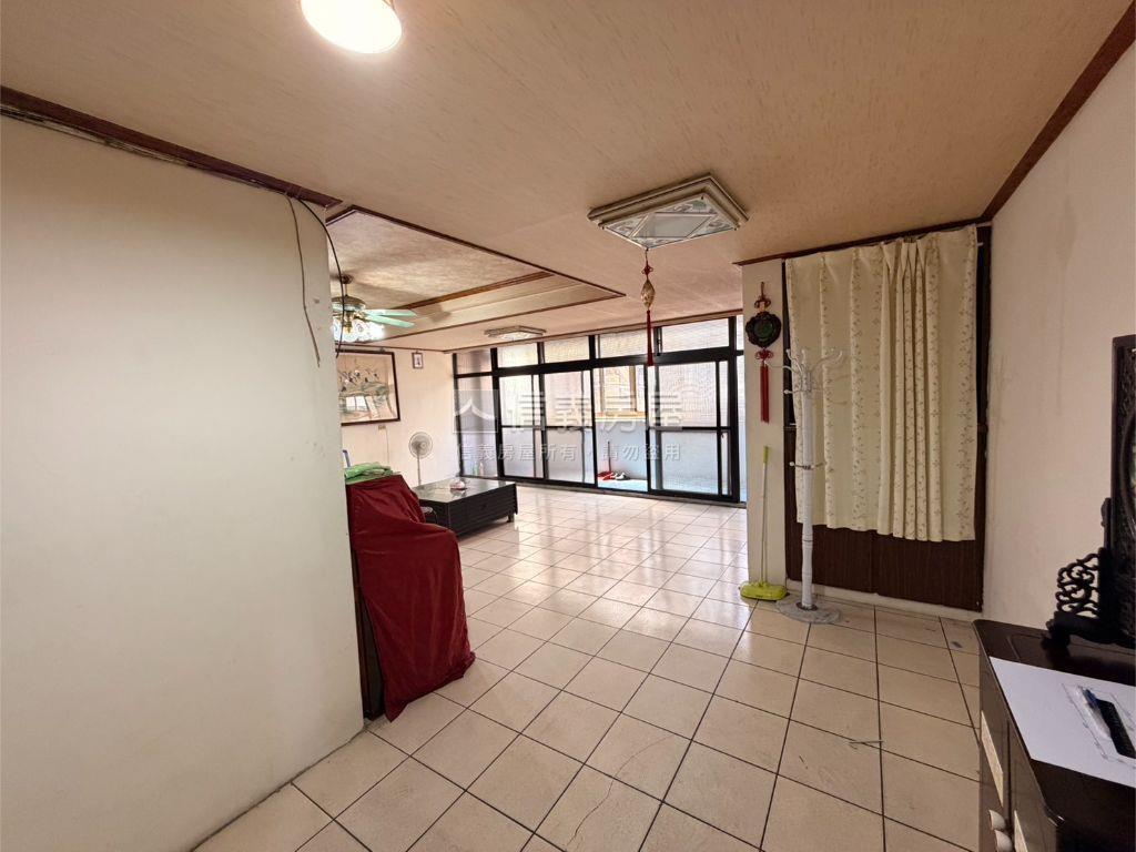 稀有大華路二樓大空間公寓房屋室內格局與周邊環境