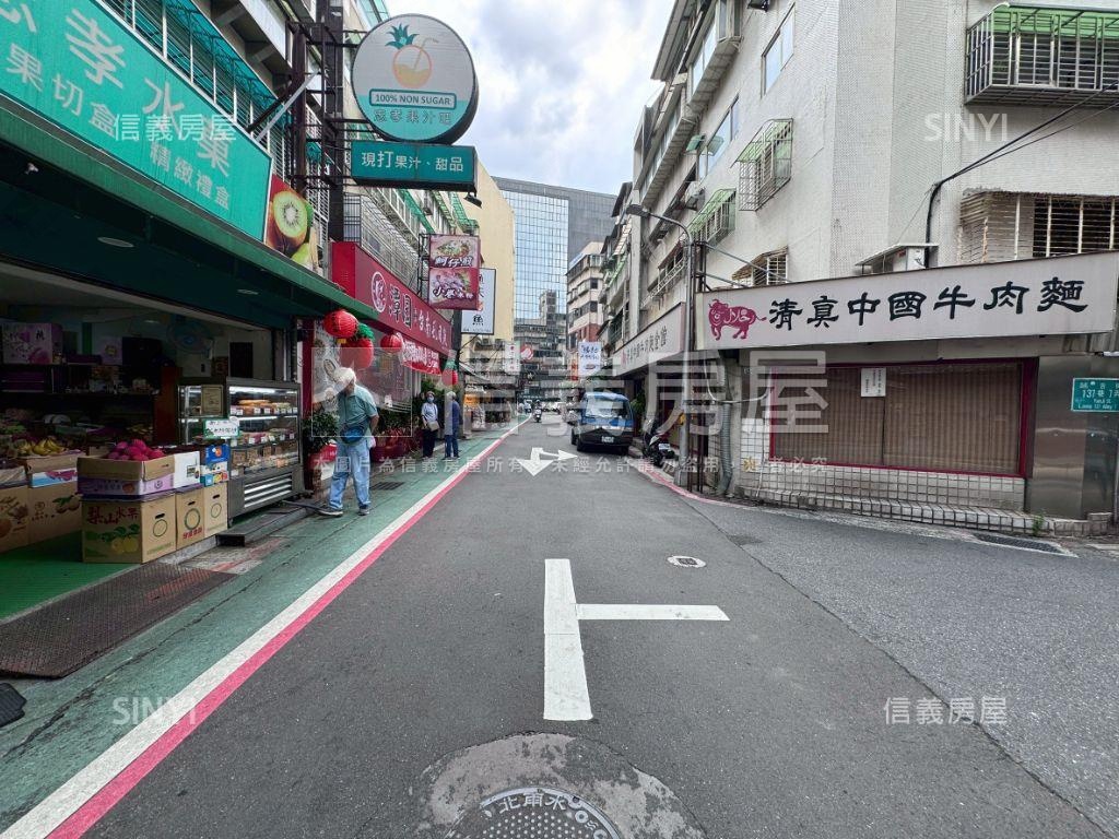 龍門國館捷運庭院三房一樓房屋室內格局與周邊環境