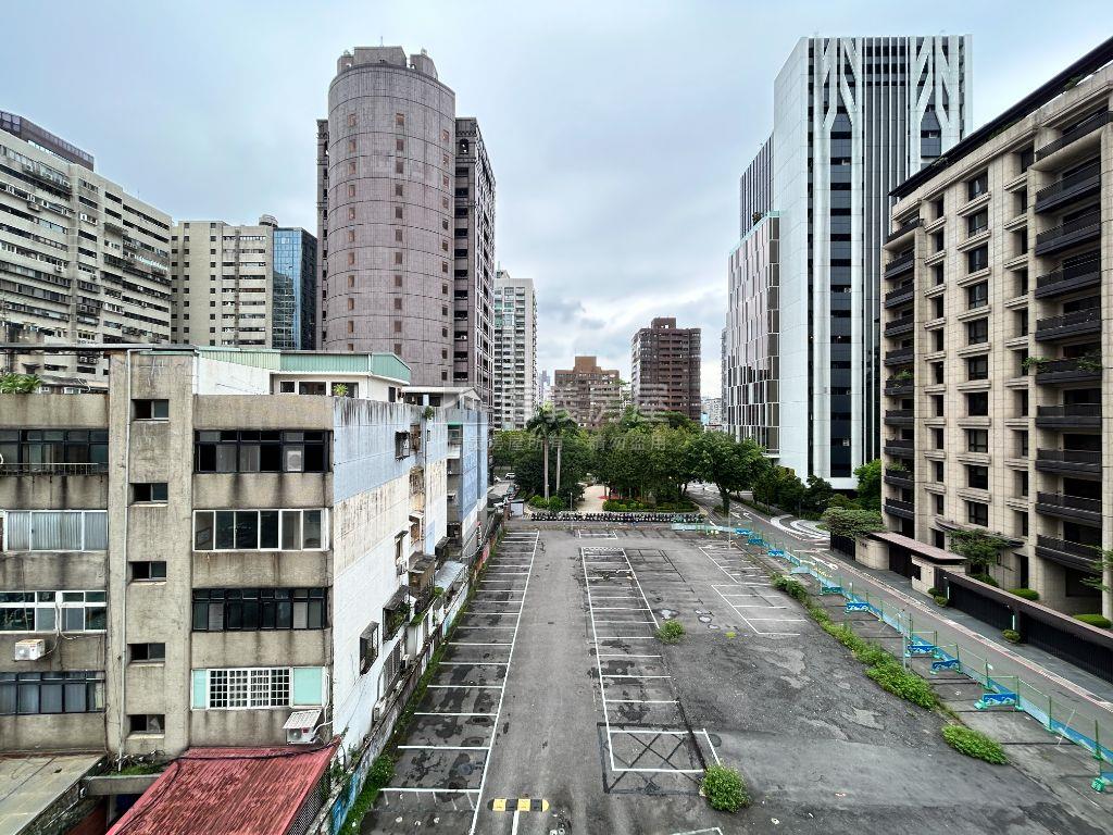 敦南樹海景觀極品捷運高樓房屋室內格局與周邊環境