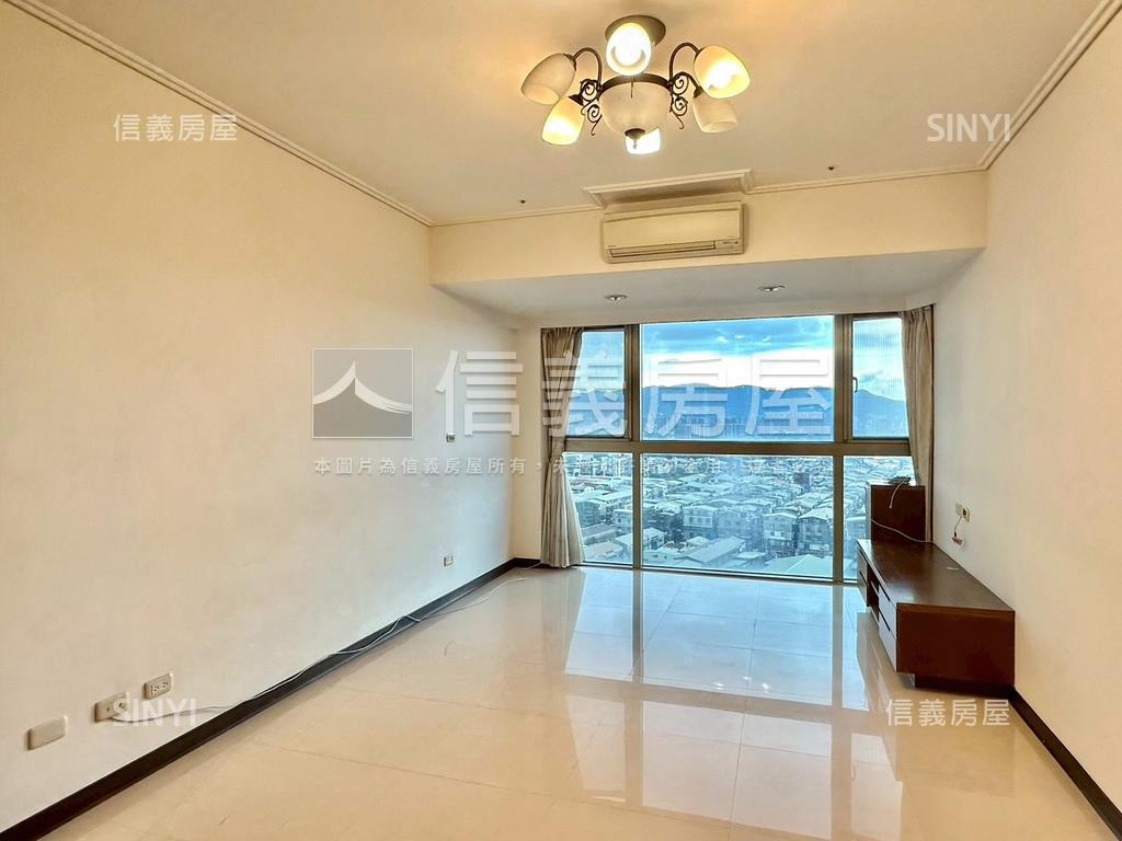 稀有落地窗美景壯闊兩房車房屋室內格局與周邊環境