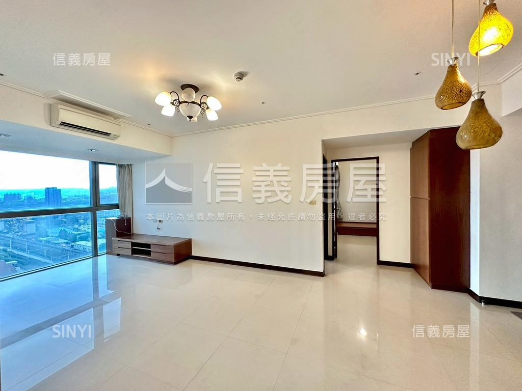 稀有落地窗美景壯闊兩房車房屋室內格局與周邊環境