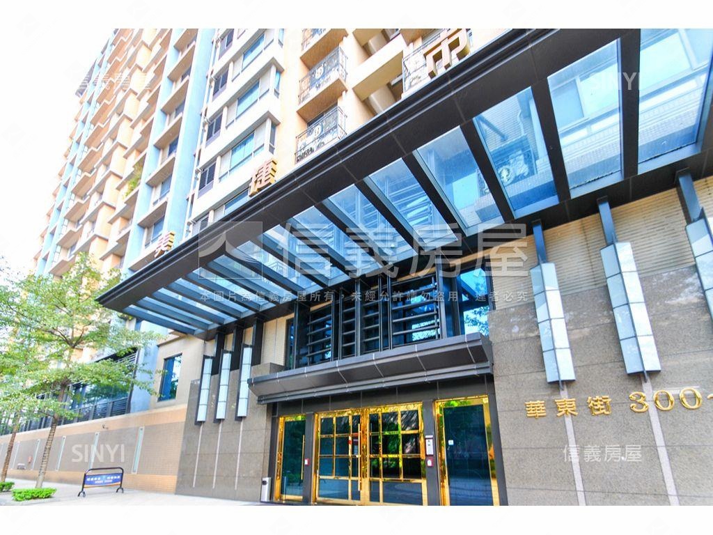 稀有落地窗美景壯闊兩房車房屋室內格局與周邊環境