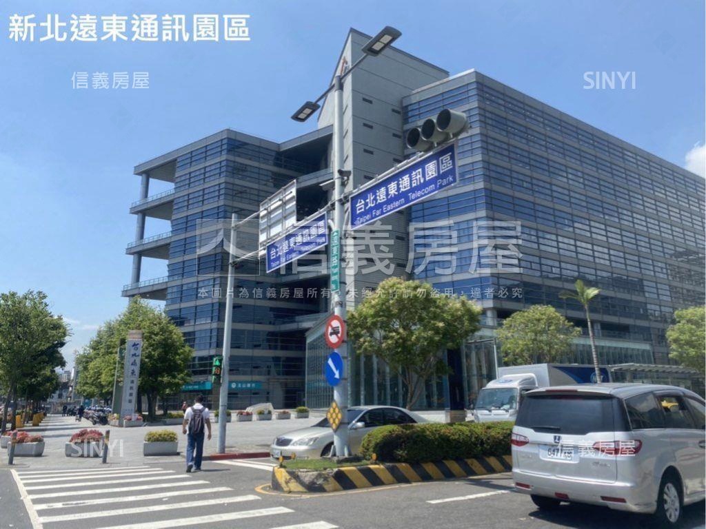 稀有落地窗美景壯闊兩房車房屋室內格局與周邊環境