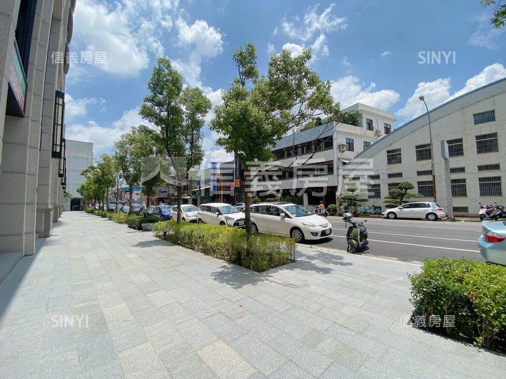 極品全新精武東路熱鬧店面房屋室內格局與周邊環境