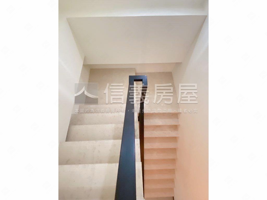 極品全新精武東路熱鬧店面房屋室內格局與周邊環境