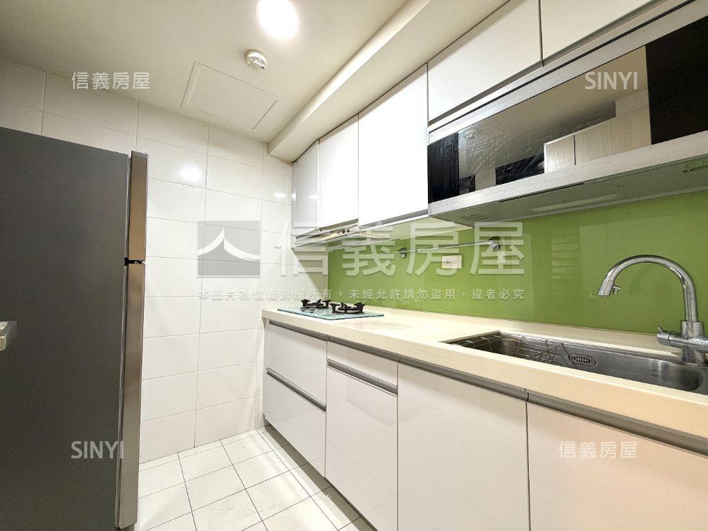 新悅城亮麗３房平車房屋室內格局與周邊環境