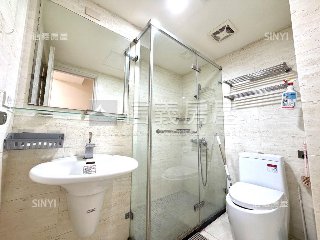 新悅城亮麗３房平車房屋室內格局與周邊環境