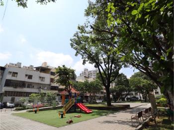 公園旁優質一樓工作室住店