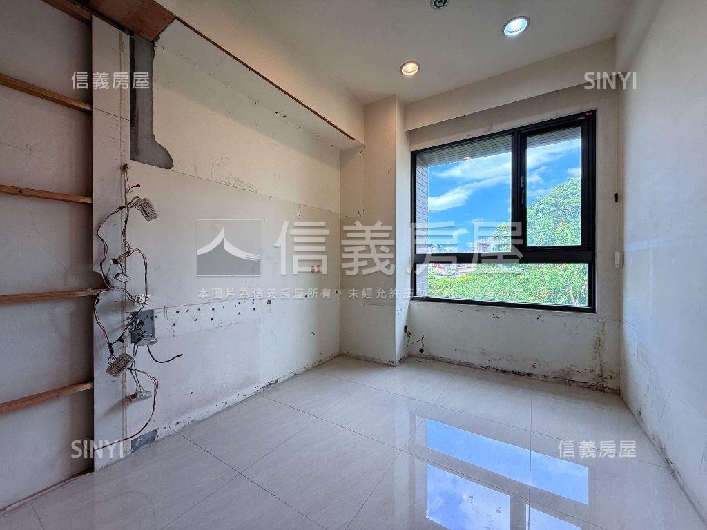 公園首排未來捷運稀有釋出房屋室內格局與周邊環境