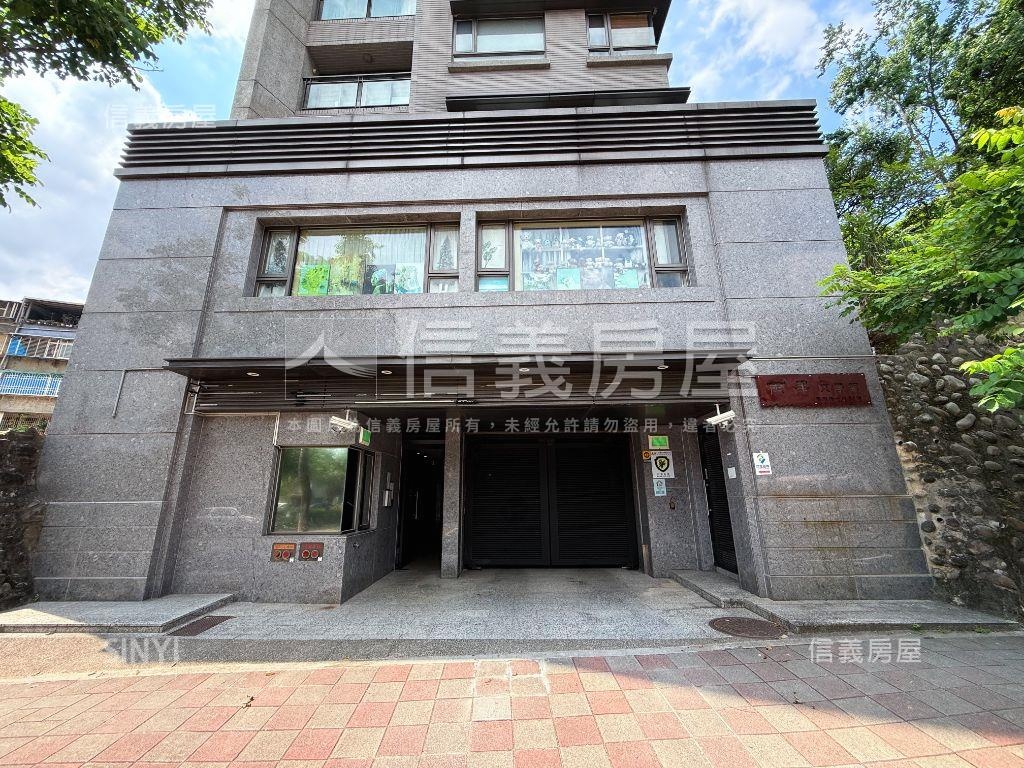 公園首排未來捷運稀有釋出房屋室內格局與周邊環境