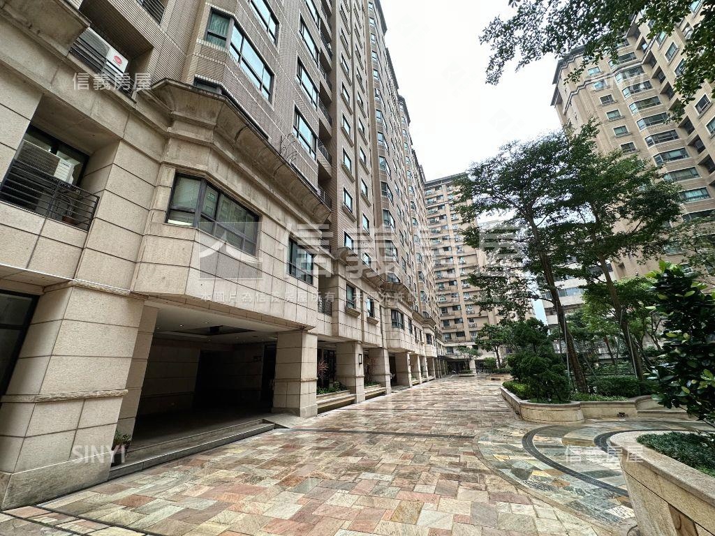 專任高樓景觀信義線上★房屋室內格局與周邊環境