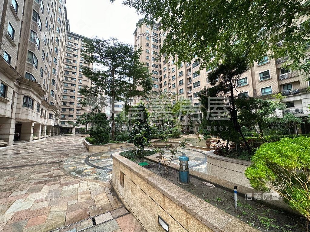 專任高樓景觀信義線上★房屋室內格局與周邊環境