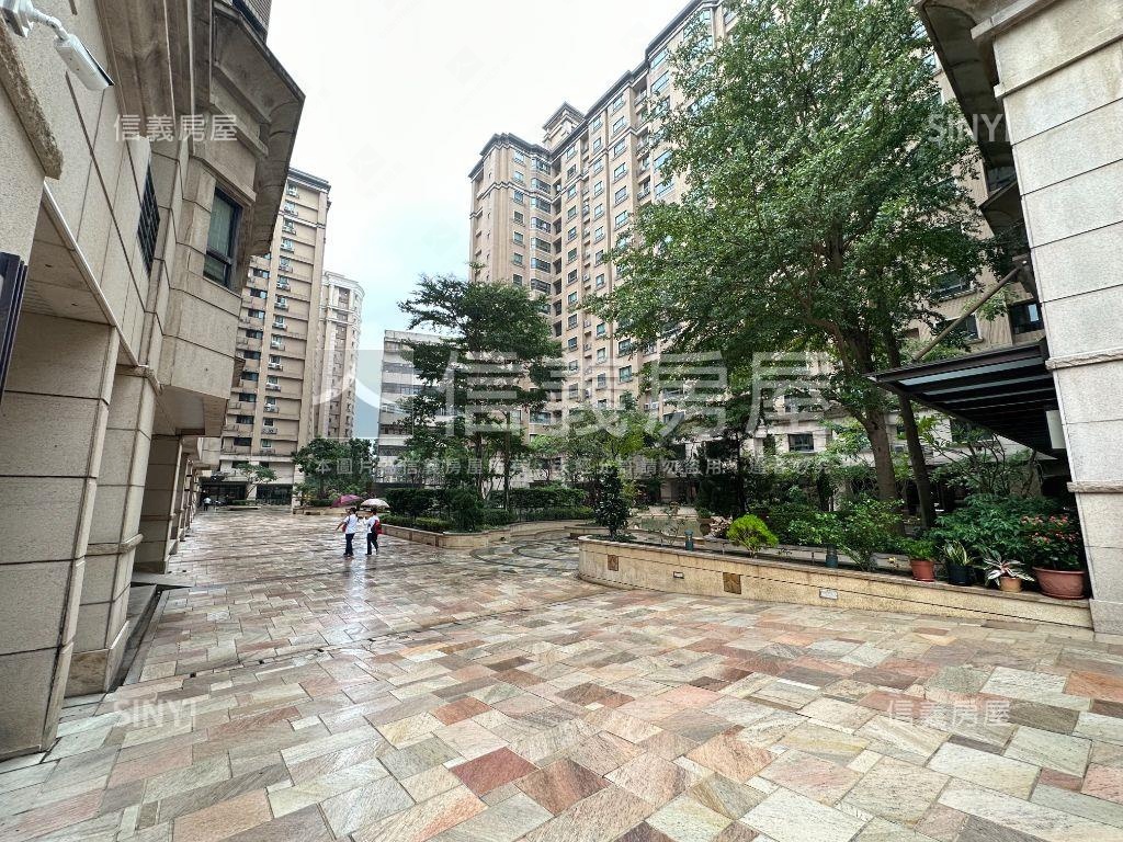 專任高樓景觀信義線上★房屋室內格局與周邊環境