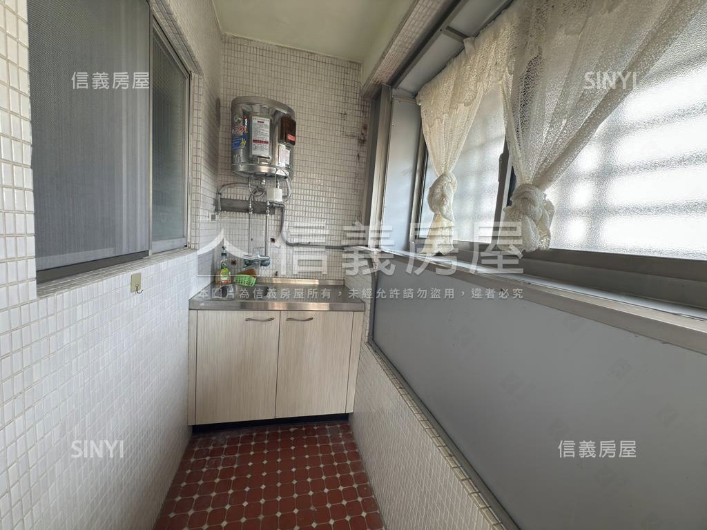 近成大邊間稀有出售房屋室內格局與周邊環境