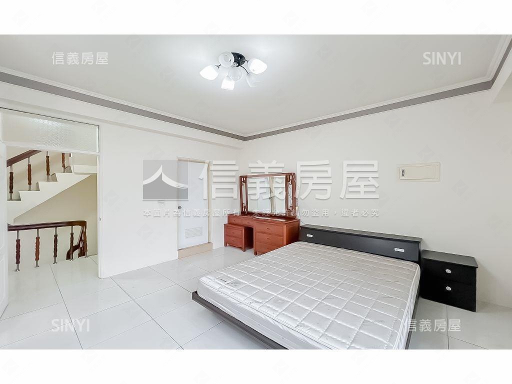 潭子邊間大地坪車庫透天房屋室內格局與周邊環境
