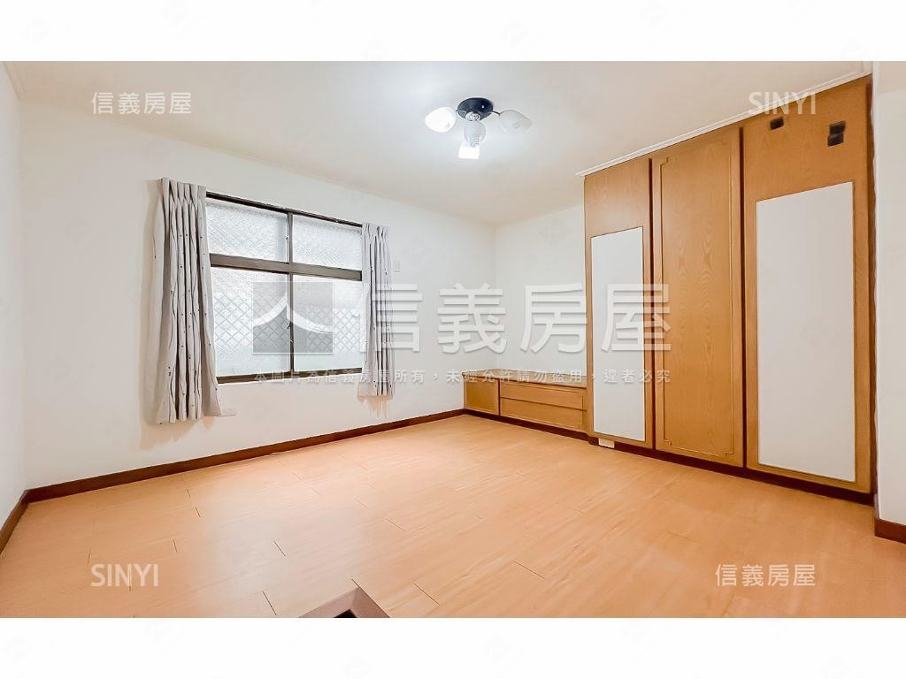 潭子邊間大地坪車庫透天房屋室內格局與周邊環境