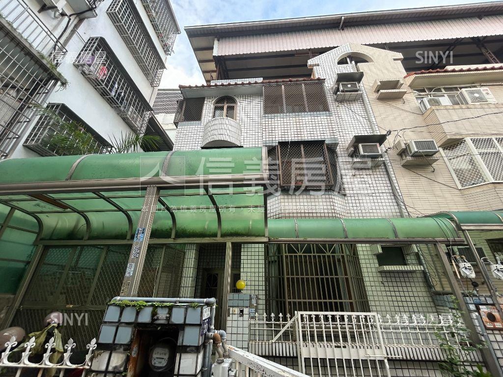 潭子邊間大地坪車庫透天房屋室內格局與周邊環境