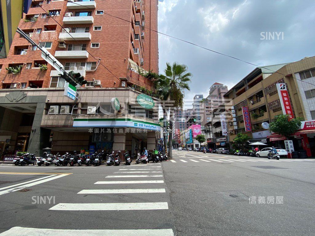 南屯東興路大面寬直營角店房屋室內格局與周邊環境