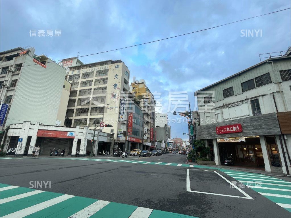 臺灣大道優質大面寬金角店房屋室內格局與周邊環境