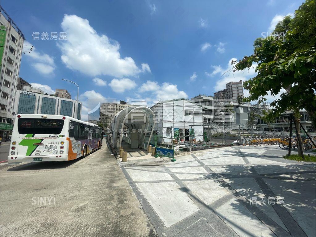 臺灣大道優質大面寬金角店房屋室內格局與周邊環境