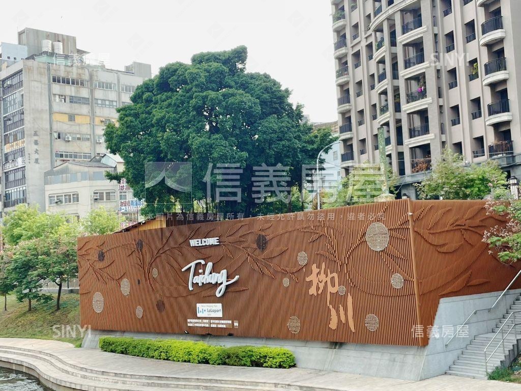 臺灣大道優質大面寬金角店房屋室內格局與周邊環境