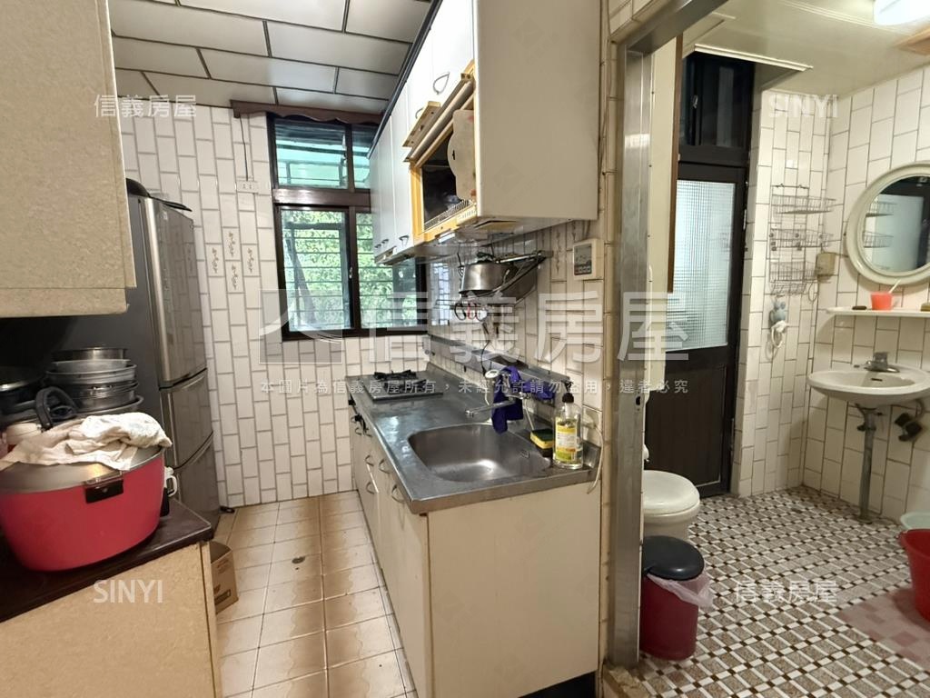 近生鮮超市漫步重劃區２樓房屋室內格局與周邊環境