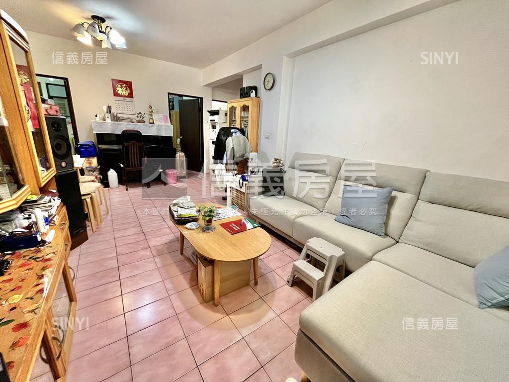專任約台北小鎮屋況佳３房房屋室內格局與周邊環境