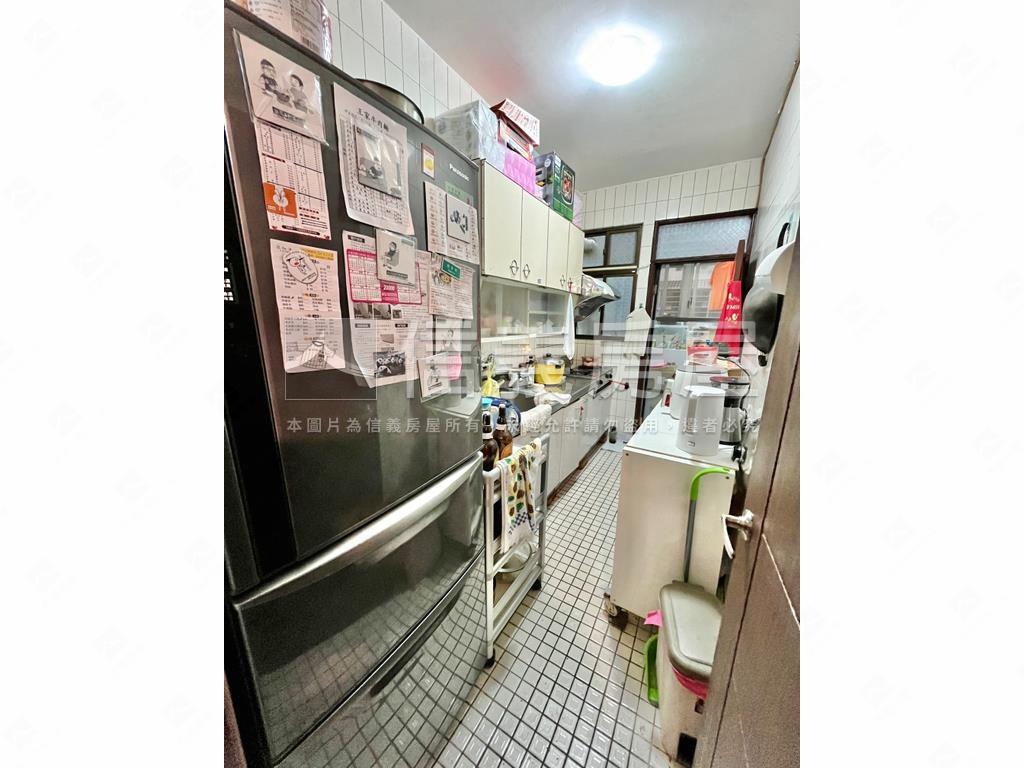 專任約台北小鎮屋況佳３房房屋室內格局與周邊環境