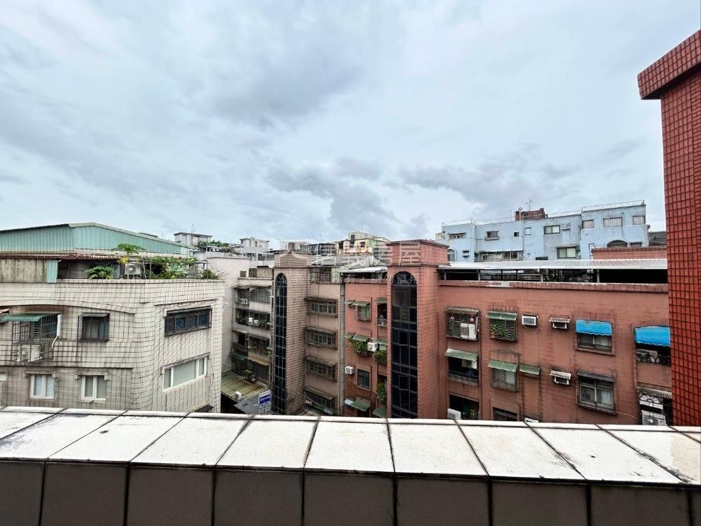 榮星花園新婚家庭大空間房屋室內格局與周邊環境