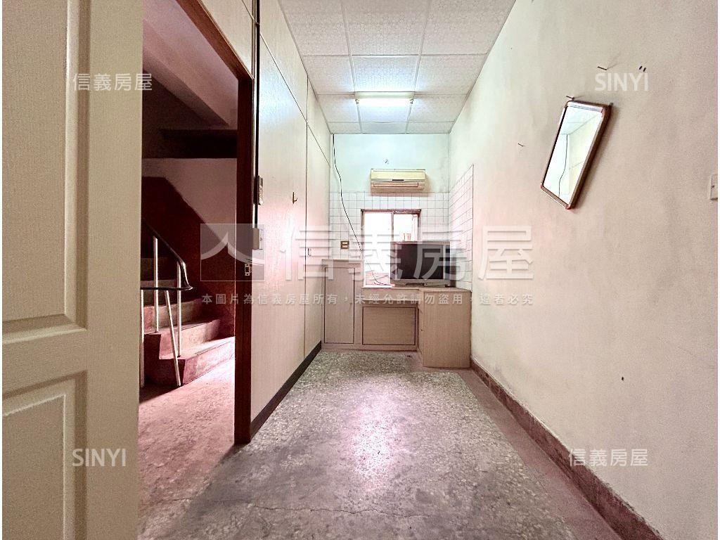 小港二苓商圈黃金店面房屋室內格局與周邊環境