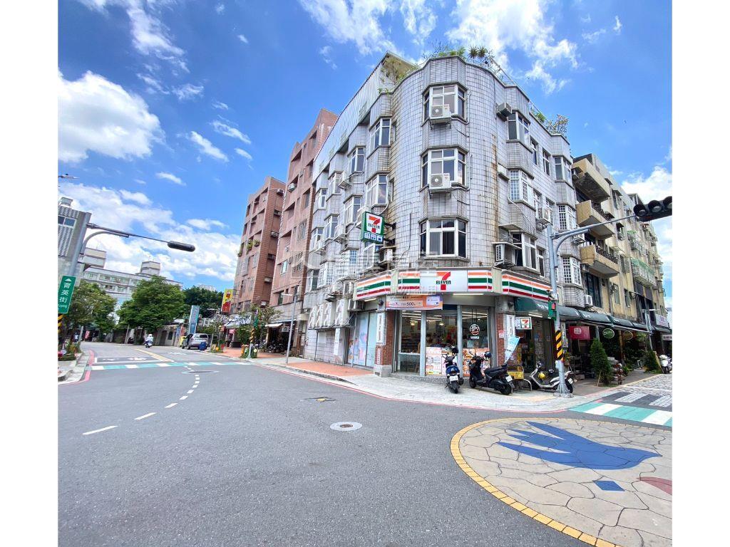 近捷運站全新三房房屋室內格局與周邊環境