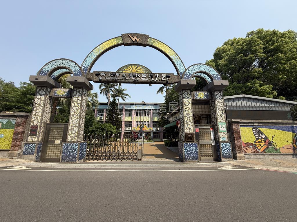 近捷運站全新三房房屋室內格局與周邊環境