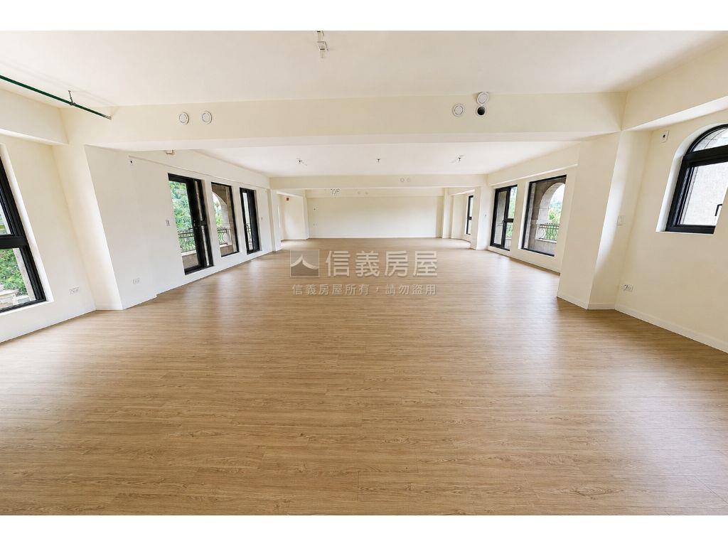 天母運動公園泳池別墅Ｃ房屋室內格局與周邊環境