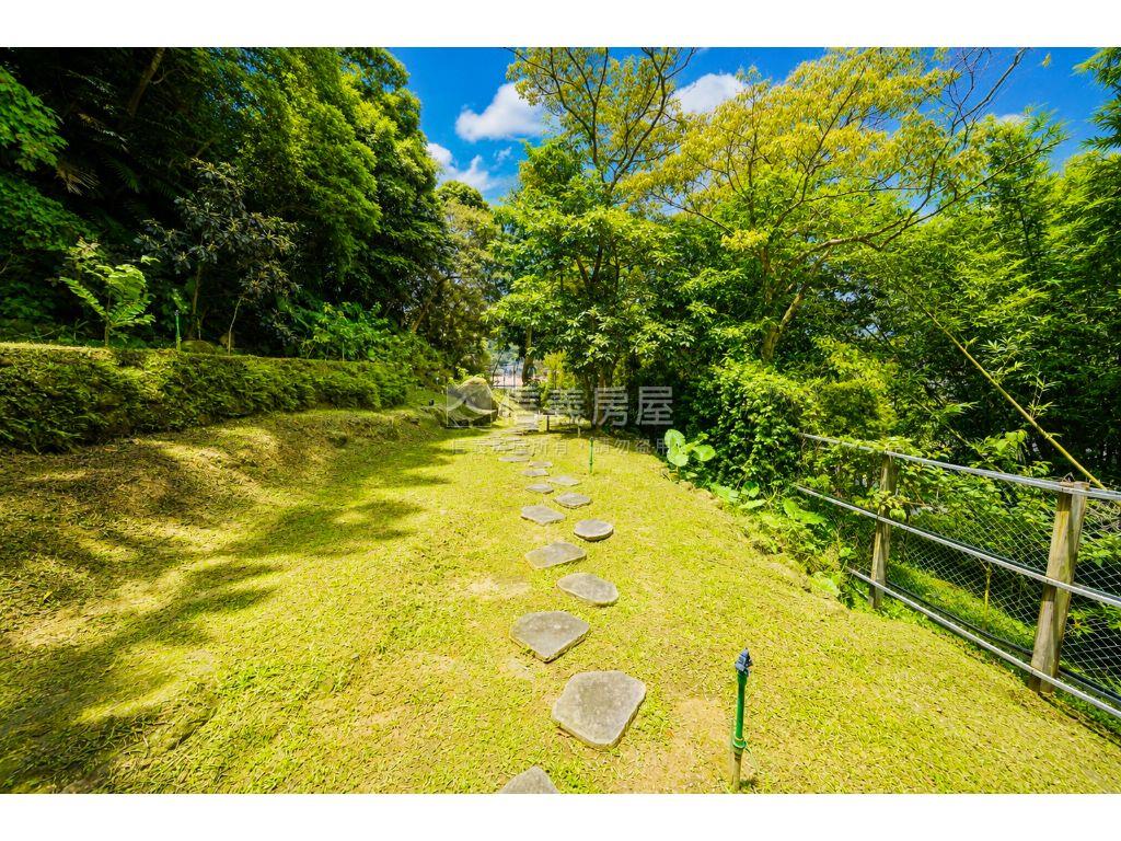 天母運動公園泳池別墅Ｃ房屋室內格局與周邊環境