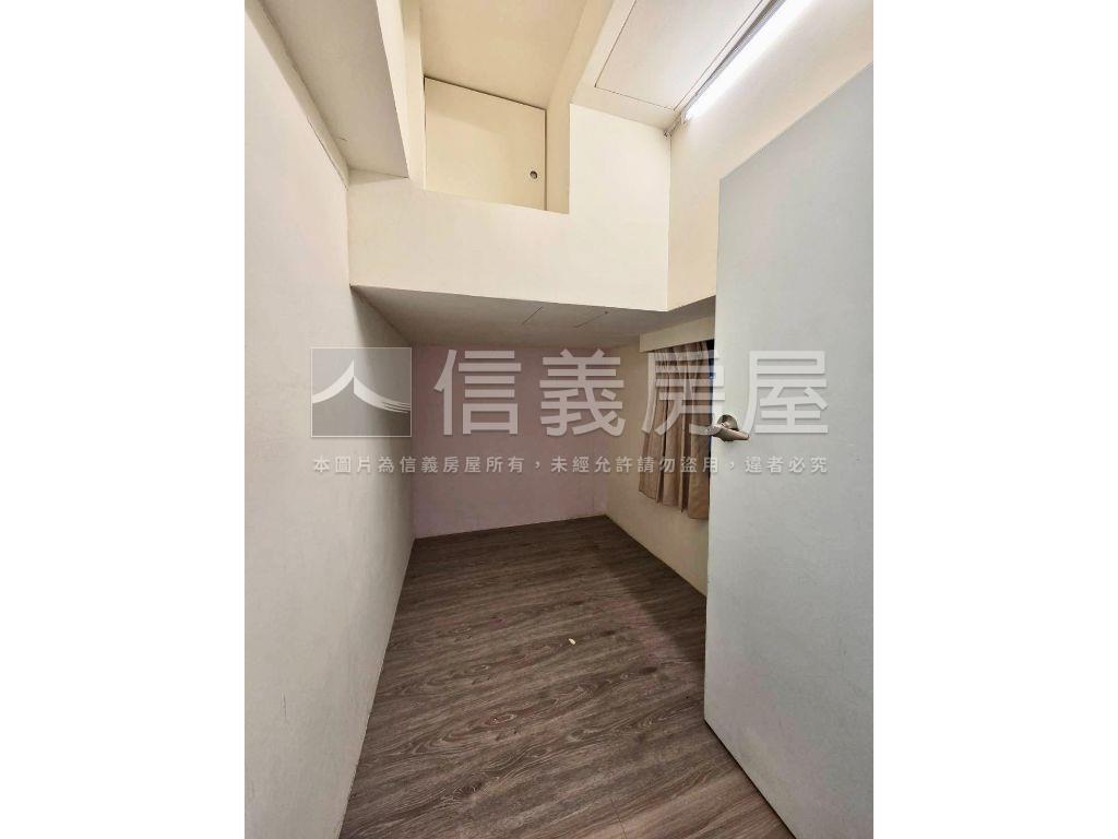 心板硯挑高舒適溫馨房房屋室內格局與周邊環境