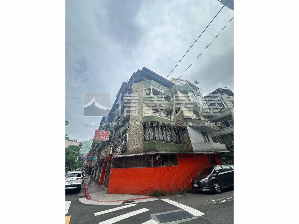 莊敬路金店面邊間三角窗房屋室內格局與周邊環境