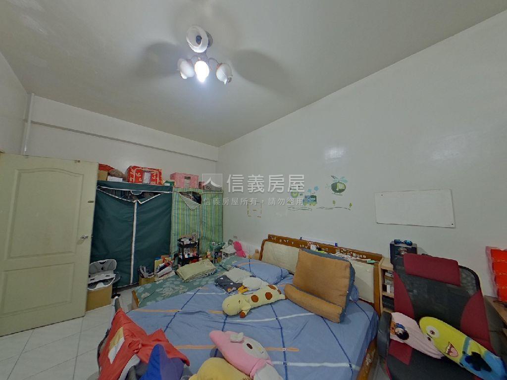 近捷運大面寬別墅房屋室內格局與周邊環境