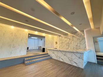 近未來捷運站收租透店