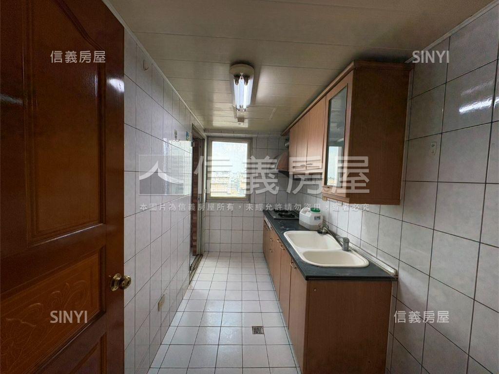 正曉陽路！大三房附車位房屋室內格局與周邊環境