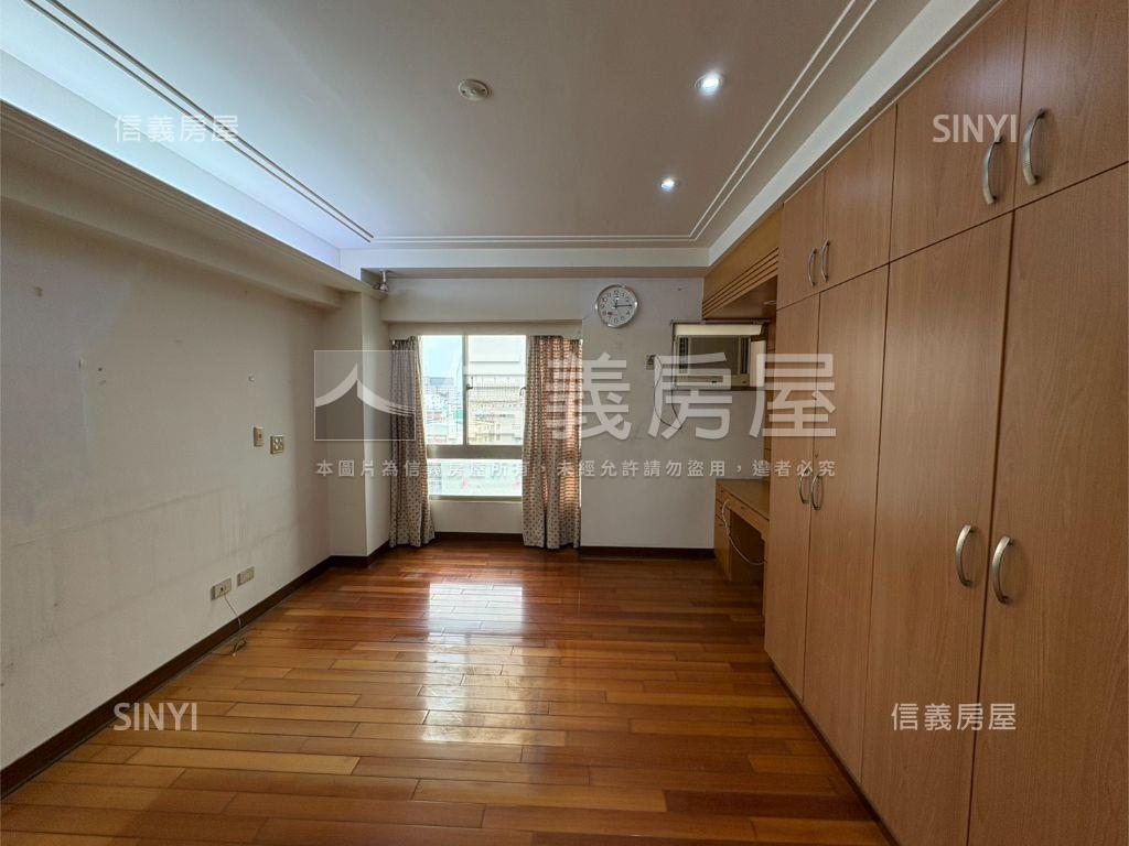 正曉陽路！大三房附車位房屋室內格局與周邊環境