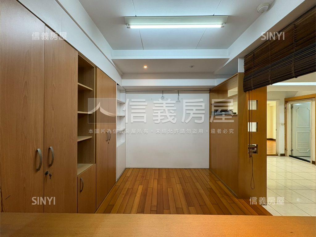 正曉陽路！大三房附車位房屋室內格局與周邊環境